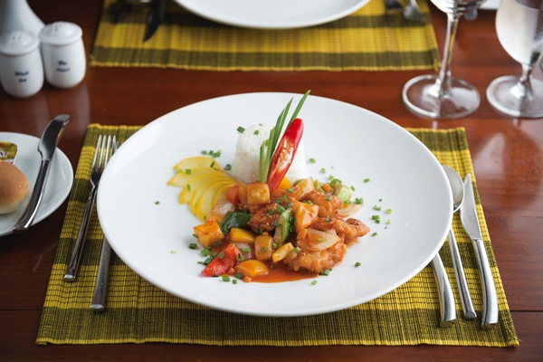 Travelmarvel RV Lotus Mekong Restaurant Dishes 2 ©Travelmarvel.jpg